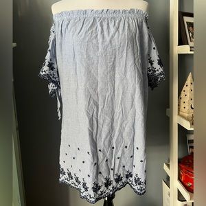 Sadie & Sage beautiful off or on the shoulder dress size S